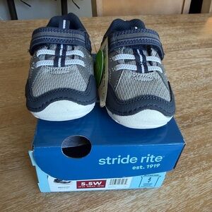 Stride Rite size 5.5 Grey and Navy Toddler Sneakers